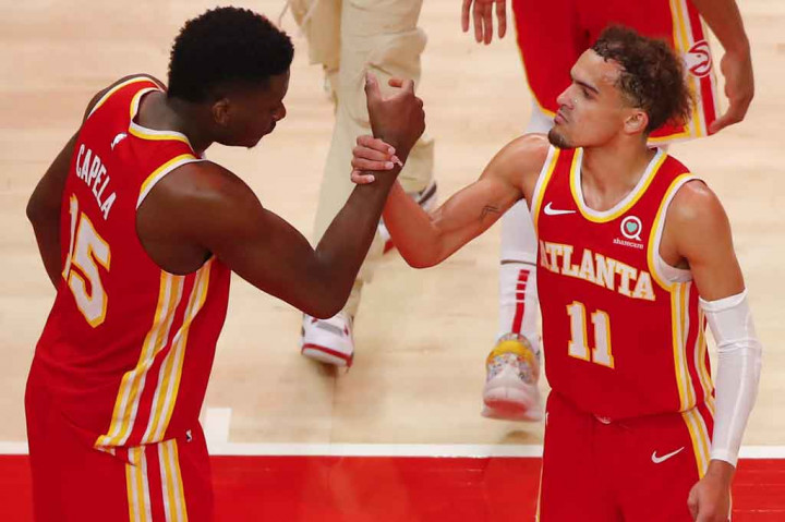 Trae Young mengemas 21 poin dan 14 assist untuk membantu tuan rumah Atlanta Hawks menang 105-94 atas New York Knicks dalam gim ketiga babak playoff Wilayah Timur NBA pada Sabtu, 29 Mei 2021 pagi WIB. Hawks untuk sementara memimpin 2-1 dalam rangkaian best-of-seven.