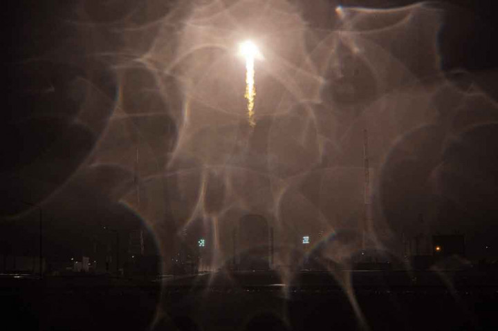 OneWeb, sebuah perusahaan yang berkantor pusat di London, sedang bekerja untuk menyelesaikan pembangunan konstelasi satelit orbit rendah bumi yang menyediakan layanan broadband dan layanan lain yang ditingkatkan ke negara-negara di seluruh dunia.