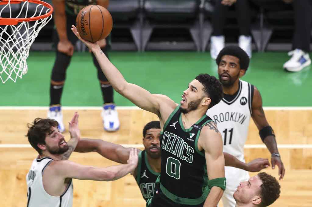 Tatum menjadi yang pertama mencetak 50 poin pada babak playoff untuk Boston, sejak Isaiah Thomas mencetak 53 poin pada gim kedua semifinal Wilayah Timur pada 2017 saat melawan Washington Wizards.