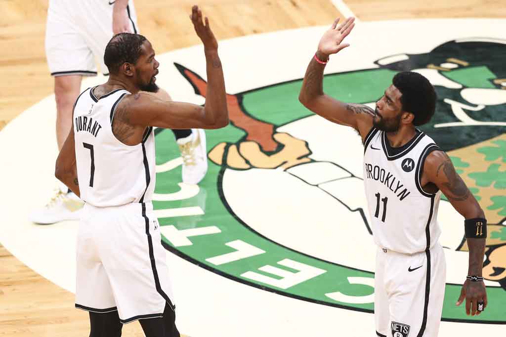 Kevin Durant menambahkan 39 poin, tetapi Kyrie Irving agak canggung dalam penampilan pertamanya di depan penggemar Boston sejak meninggalkan Celtics pada 2019. Irving mendengar ejekan dan nyanyian penuh kata-kata kasar sepanjang malam. Ia mengumpulkan 16 poin lewat 6 dari 17 tembakan.