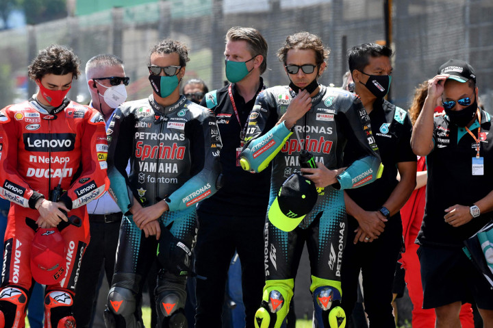 Pebalap Moto3 Jason Dupasquier dilaporkan meninggal dunia menyusul kecelakaan yang menimpa dirinya pada sesi kualifikasi 2 (Q2) Moto3 Grand Prix Italia di Sirkuit Mugello, Sabtu, 29 Mei 2021.