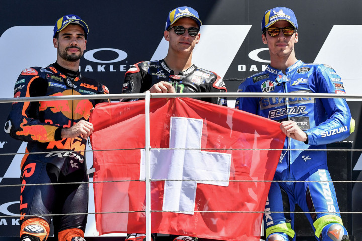 Adapun posisi kedua dan ketiga secara berurutan ditempati oleh Miguel Oliveira (KTM) dan Joan Mir (Suzuki Ecstar), yang merupakan juara bertahan MotoGP.