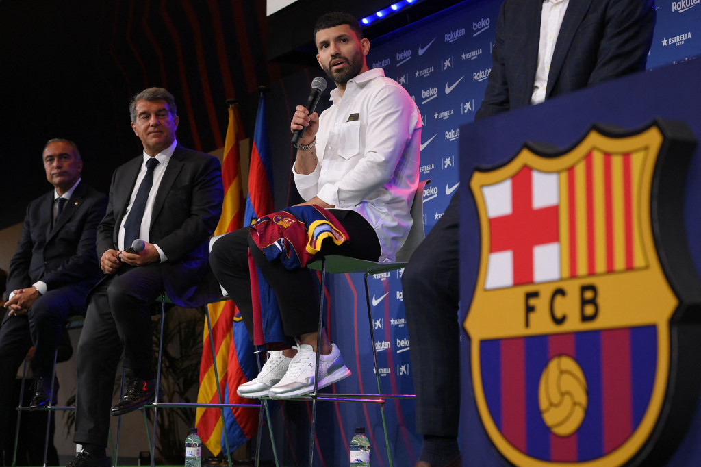 Sergio Aguero akhirnya resmi bergabung dengan Barcelona.