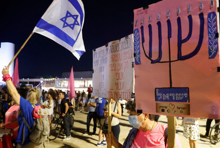 Pemimpin nasionalis garis keras Israel, Naftali Bennett, menyatakan akan bergabung dengan pemerintahan koalisi potensial yang bisa mengakhiri kekuasaan pemimpin terlama Israel, Perdana Menteri (PM) Benjamin Netanyahu.  