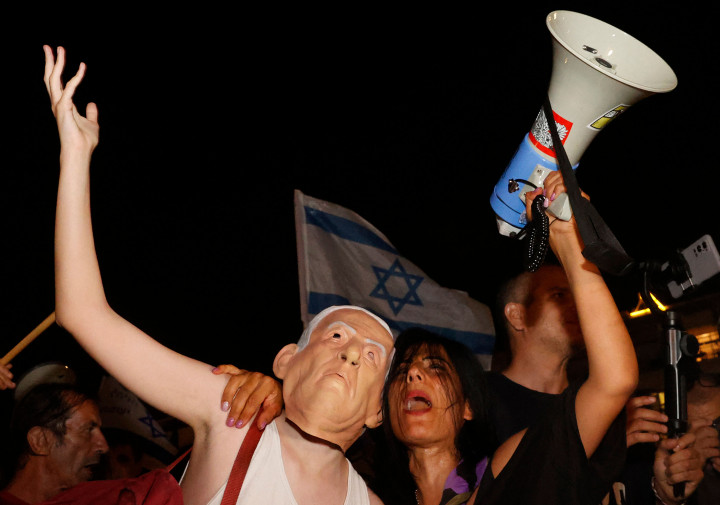 Para anggota parlemen Israel yang menentang Netanyahu telah melakukan pembicaraan intens menjelang batas waktu pembentukan pemerintahan baru Israel yang jatuh pada Rabu, 2 Juni 2021, mendatang, setelah gencatan senjata disepakati dengan Hamas di Jalur Gaza.  
