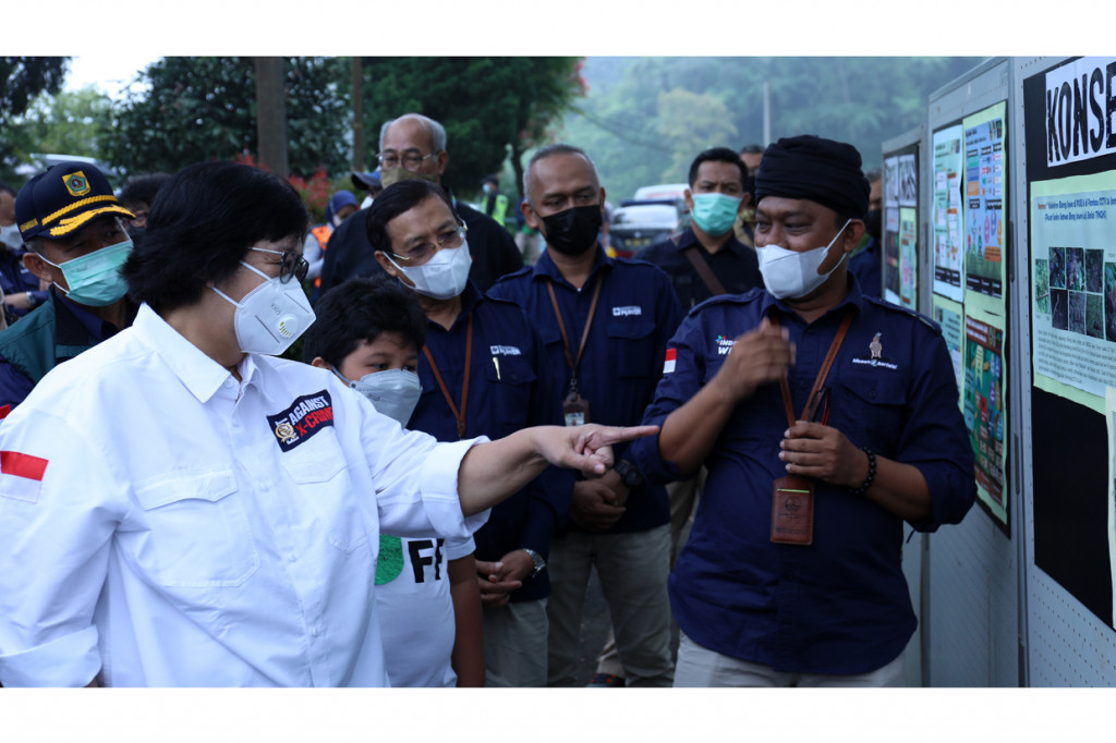 “Hari ini tepat 1 Juni adalah hari lahir Pancasila, dan hari ini kita telah melepaskan burung elang untuk mengangkasa, Garudaku mengangkasa untuk menjaga Indonesia!”, seru Menteri Lingkungan Hidup dan Kehutanan RI, Siti Nurbaya Bakar saat memberikan sambutan pada acara tersebut, Selasa, 1 Juni 2021.