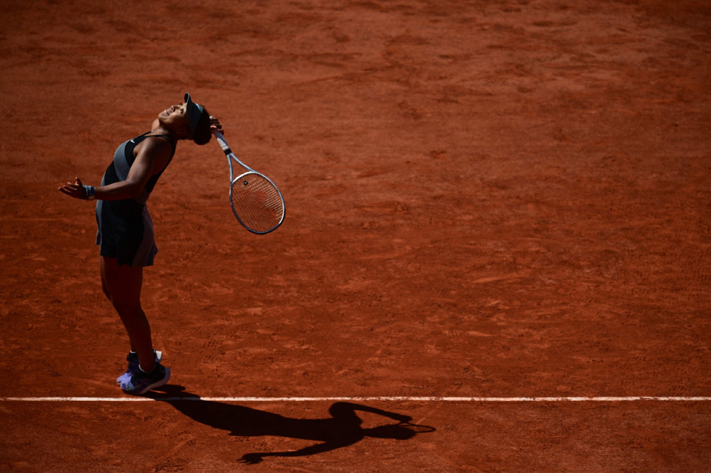 Ia mengatakan keputusan itu dilakukan karena ia menderita depresi berkepanjangan sejak memenangkan Grand Slam pertamanya pada 2018 lalu. Karena itu, ia menyatakan ingin mengambil waktu dari lapangan demi menenangkan diri.