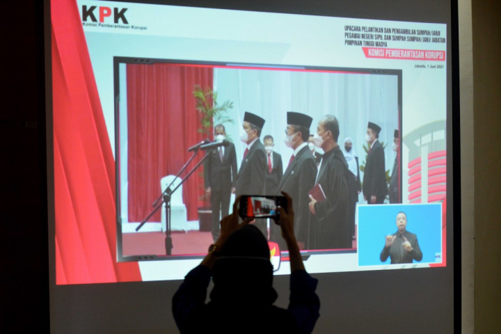 Komisi Pemberantasan Korupsi (KPK) disebut akan melantik 1.271 pegawai yang dinyatakan lulus dalam tes wawasan kebangsaan untuk menjadi Aparatur Sipil Negara (ASN).
