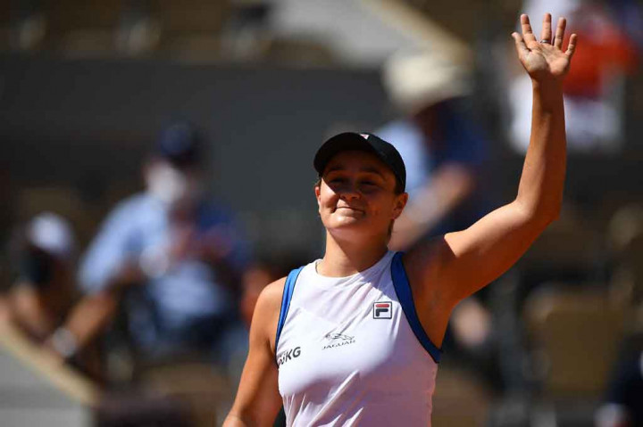 Petenis putri peringkat satu dunia Ashleigh Barty berjuang mengatasi cedera pinggul yang dialaminya untuk melewati babak pertama turnamen Prancis Terbuja di Paris, Rabu, 2 Juni 2021 WIB.