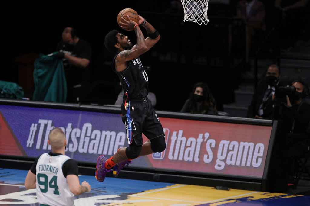 Kyrie Irving menyumbangkan 25 poin setelah berhasil pada 9 dari 14 lemparannya ketika Nets mencatat efektivitas lemparan 51,2 persen dan berhasil pada 15 dari total 32 lemparan tiga angkanya. Kevin Durant terlambat panas namun kemudian finis dengan 24 poin setelah menceploskan 8 dari total 16 lemparan.