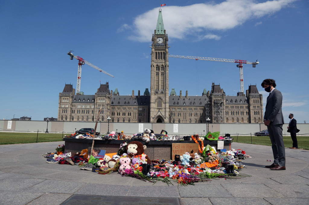 Perdana Menteri Kanada Justin Trudeau menyampaikan duka mendalam atas temuan 215 jasad anak suku asli di sebuah sekolah dan asrama tua di British Coumbia.
