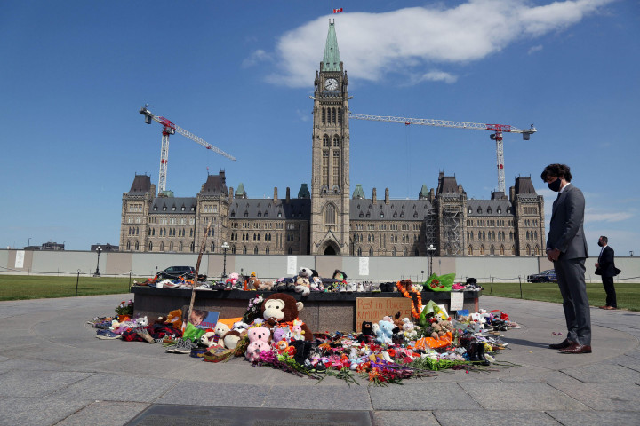 Perdana Menteri Kanada Justin Trudeau menyampaikan duka mendalam atas temuan 215 jasad anak suku asli di sebuah sekolah dan asrama tua di British Coumbia.