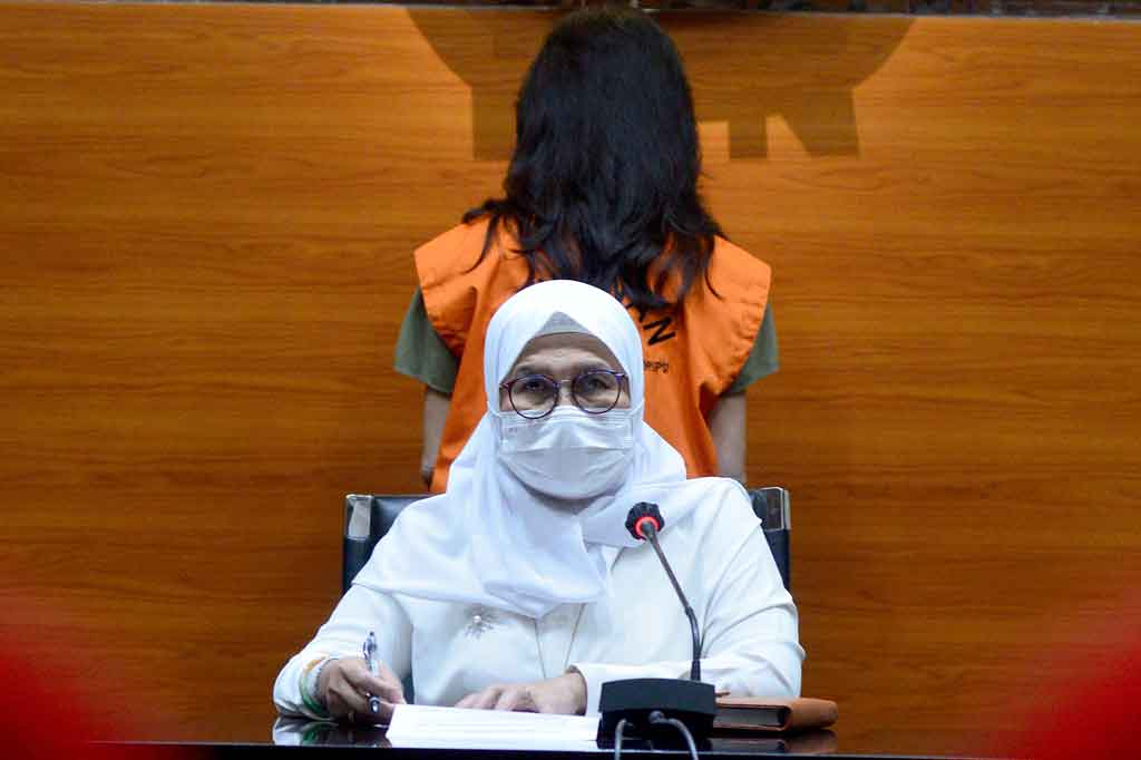 Wakil Ketua Komisi Pemberantasan Korupsi (KPK) Lili Pintauli Siregar menyampaikan keterangan pers terkait penetapan tersangka terhadap Wakil Direktur PT Adonara Propertindo Anja Runtunewe di Gedung KPK, Rasuna Said, Jakarta, Rabu, 2 Juni 2021. 