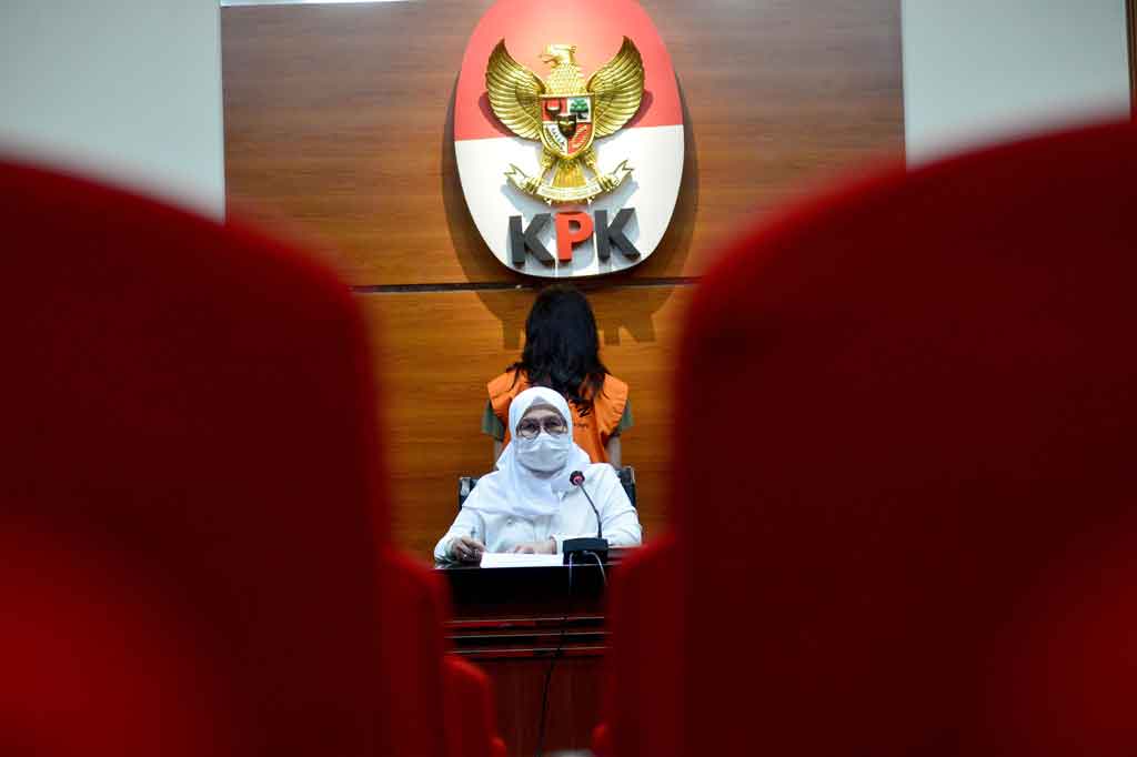 KPK menahan Anja Runtuwene usai diumumkan sebagai tersangka dalam kasus dugaan korupsi pengadaan tanah di Munjul, Jakarta Timur. 