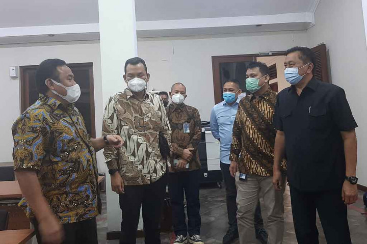 Menurut dia, pandemi covid-19 telah menyebabkan industri penerbangan mengalami penurunan pendapatan karena banyak pesawat tak bisa terbang akibat penutupan wilayah berupa lockdown maupun Pembatasan Sosial Berskala Besar (PSBB).