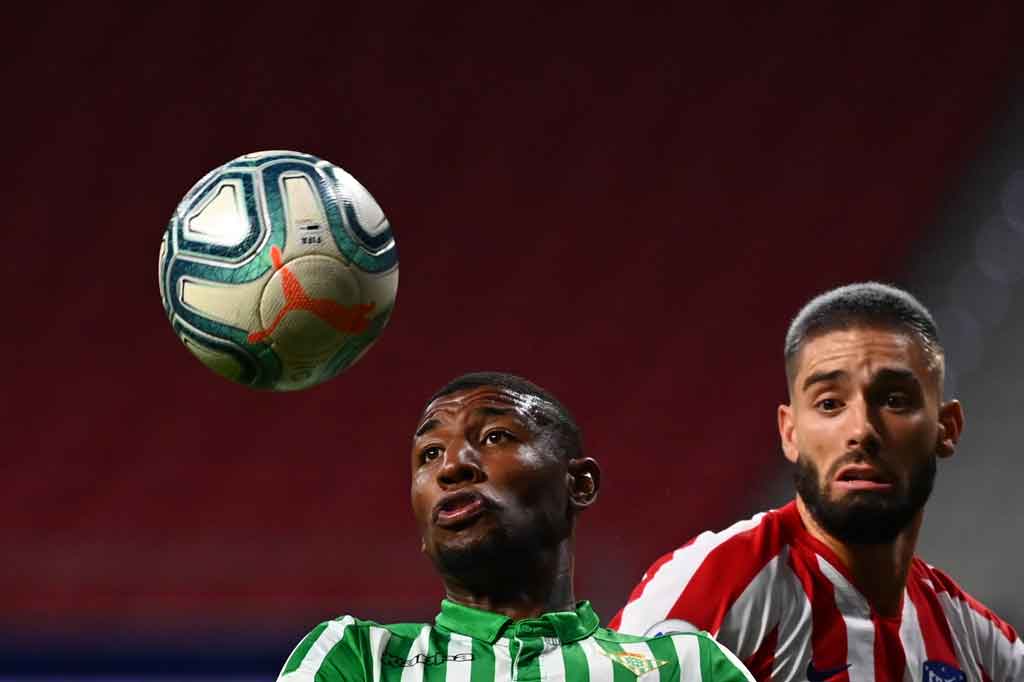 Barca dan Real Betis menyepakati kepemilikan bersama Emerson saat diboyong dari klub Brasil Atletico Mineiro pada Januari 2019, dengan kedua klub Spanyol tersebut masing-masing membayar 6 juta euro.