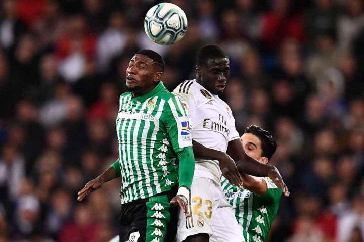 Klub Katalunya tersebut tidak memberikan rincian nilai dari transfer tersebut, tetapi surat kabar Spanyol Marca mengatakan bahwa mereka telah setuju mengeluarkan sembilan juta euro (sekitar Rp1,56 miliar) untuk membawanya ke Camp Nou. Real Betis akan menyimpan 20 persen dari hasil penjualan Emerson di masa mendatang.