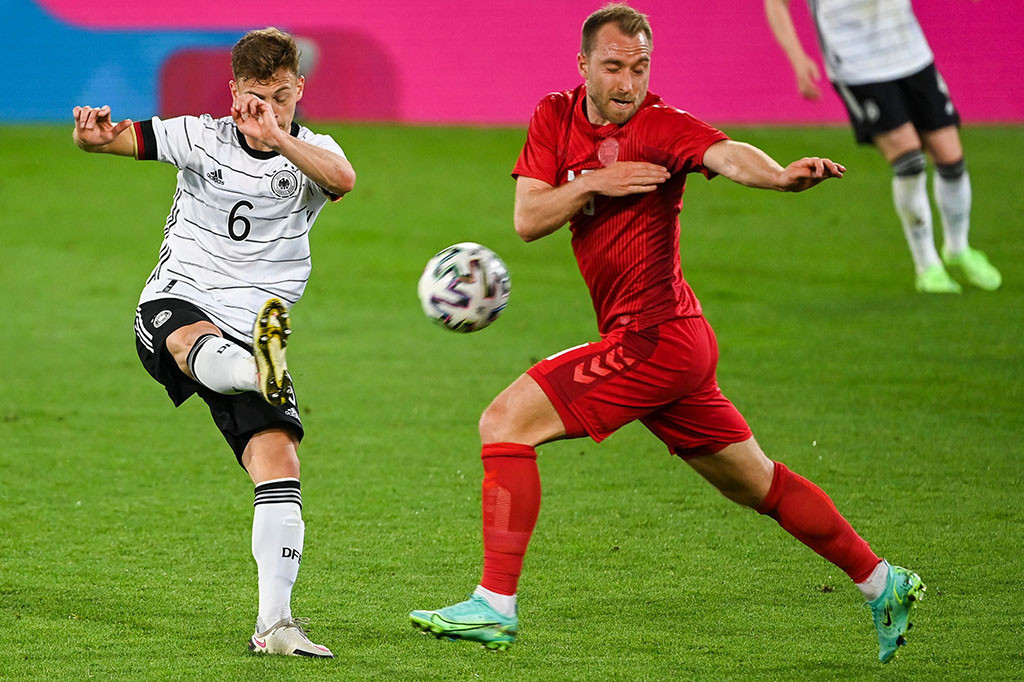 Denmark kembali selamat dari serangan Jerman ketika Joshua Kimmich mengirimkan umpan rendah menyilang, namun tiga rekannya tak satu pun bisa mencapai bola.