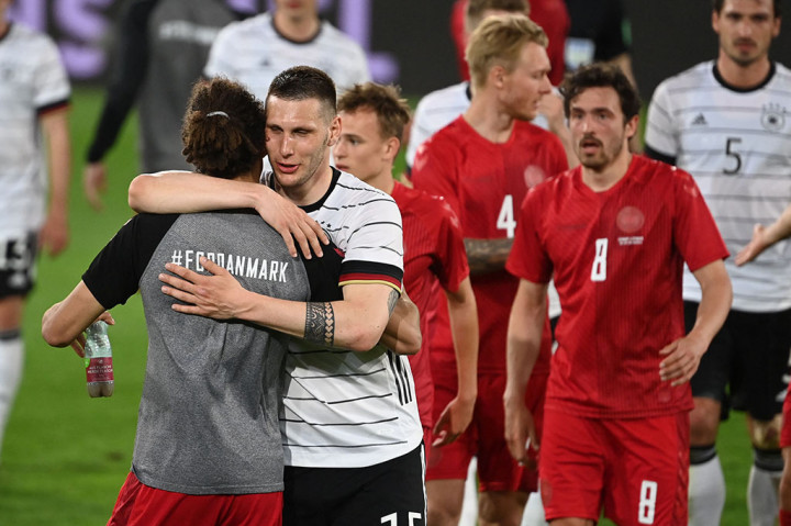 Pemain Jerman Matthias Ginter juga kembali nyaris menciptakan gol namun bola membentur tiang gawang enam menit kemudian. Jerman tak bisa lagi menciptakan gol meskipun mengganti sejumlah pemainnya.