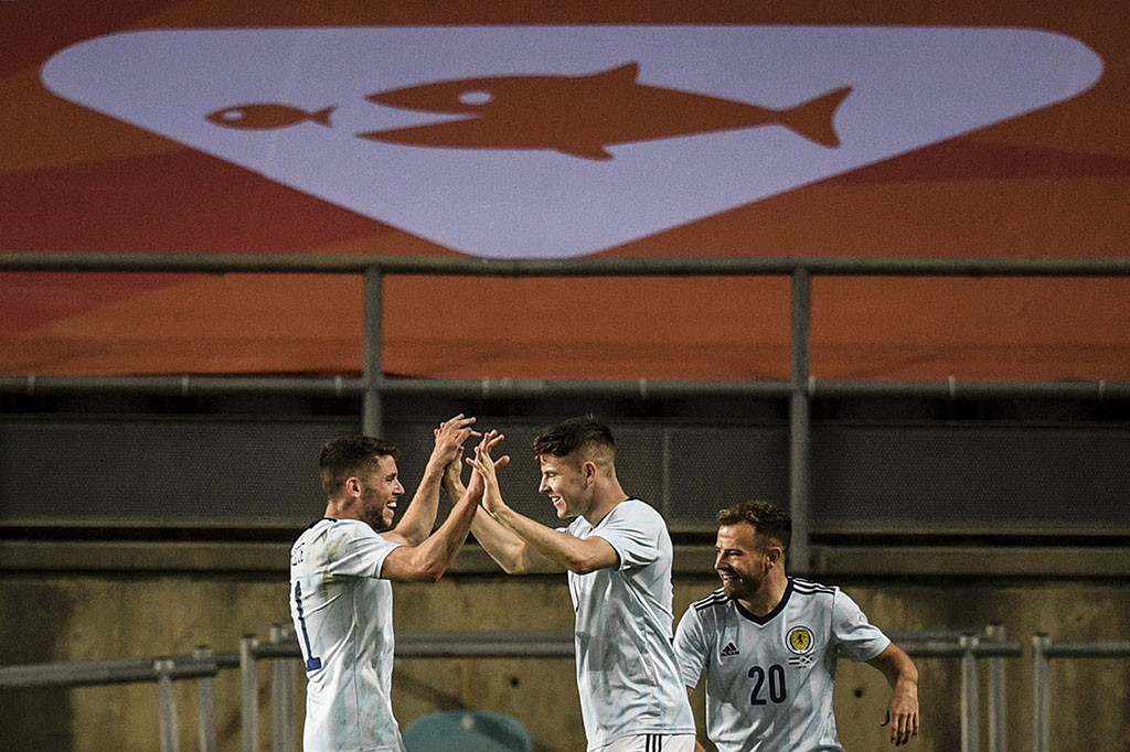 Skotlandia kembali unggul pada menit ke-63 lewat Kevin Nisbet menyelesaikan umpan silang Andy Robertson dari sisi lapangan. Ini merupakan gol internasional pertama bagi Nisbet.