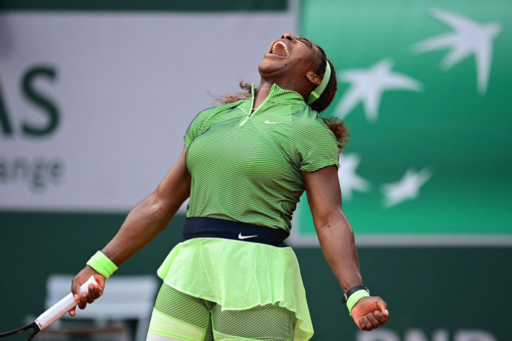 Mantan petenis nomor satu dunia Serena Williams meluapkan kegembiraan usai memastikan diri melaju ke babak ketiga turnamen Prancis Terbuka, Rabu, 2 Juni 2021.