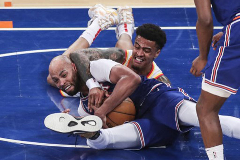 Clint Capela (14 poin, 15 rebound) membuat double-double untuk Hawks, sementara De Andre Hunter mencetak 15 poin dan John Collins menambah 13 poin.