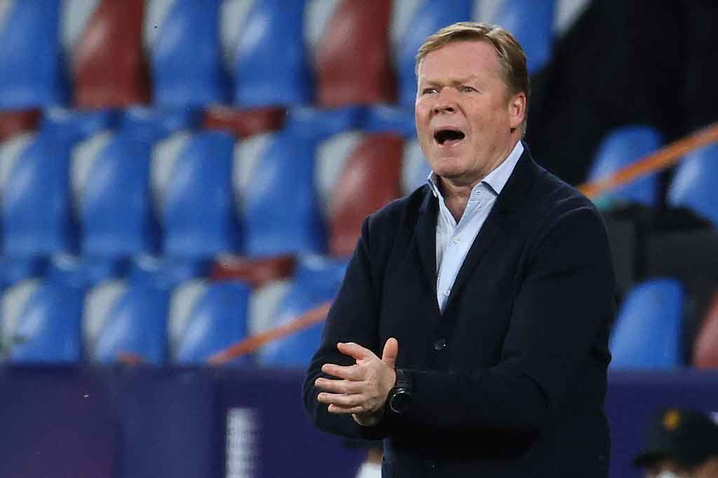 Musim pertama Koeman berakhir dengan raihan satu trofi yakni Copa del Rey, kendati Barca hanya finis di posisi ketiga Liga Spanyol dan tersingkir di babak 16 besar Liga Champions.