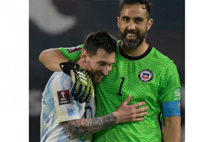 Tidak ada tambahan gol lagi hingga laga usai yang membuat membuat Argentina tetap di posisi kedua dengan 11 poin, terpaut satu angka dari Brasil di puncak klasemen dengan empat laga. Chile duduk di urutan keenam dengan lima poin.