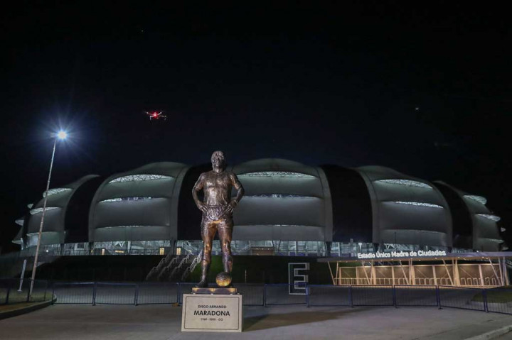 
Maradona meninggal pada 25 November 2020, setelah menderita gagal jantung. Dia dalam kesehatan yang buruk, menjalani operasi otak tidak lama sebelum kematiannya. Perawatan medisnya waktu itu telah menjadi subyek penyelidikan oleh pihak berwenang setempat.