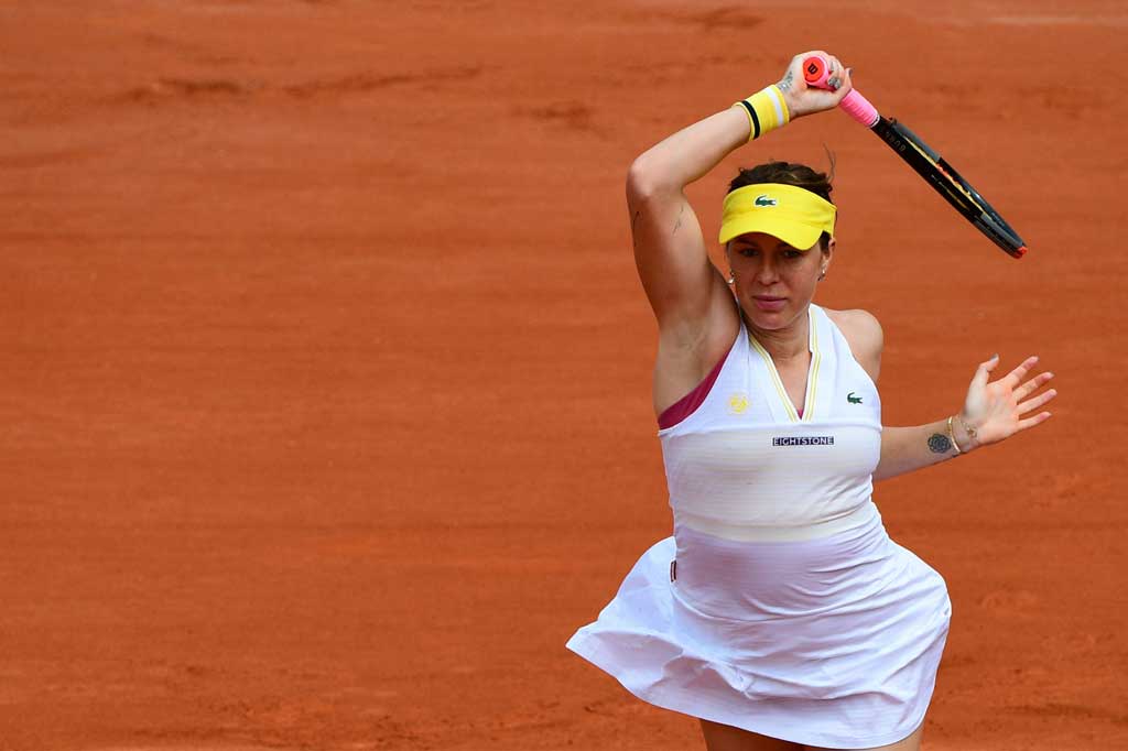 Petenis berusia 23 tahun itu melepaskan serangkaian pukulan winner untuk merampas empat gim berturut-turut untuk memenangkan set kedua dan menyamakan kedudukan 1-1, sebelum Pavlyuchenkova ke pinggir lapangan untuk mendapatkan perawatan media dan kembali bermain dengan paha kirinya dibalut.