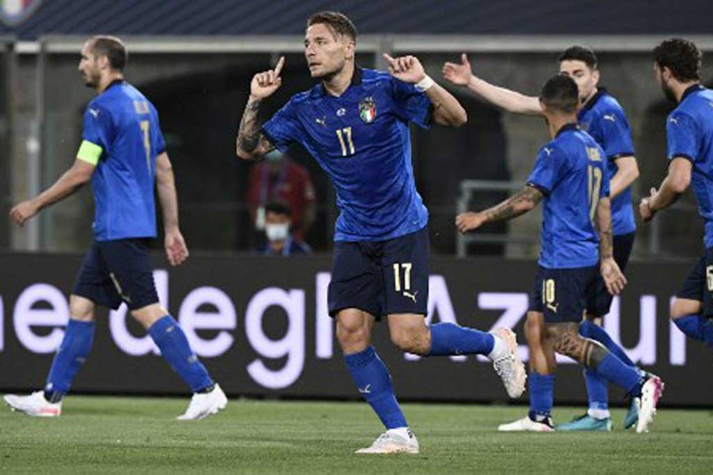 Penyerang Lazio, Ciro Immobile membuat tuan rumah unggul pada menit ke-23 usai memanfaatkan umpan lemah dan menyapu bola ke gawang setelah sebelumnya melakukan gocekan di depan bek Ceko.