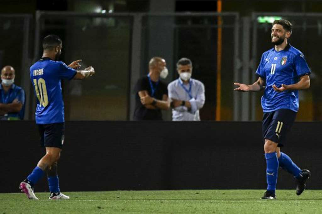 Insigne kemudian menjadi kreator gol keempat Gli Azzurri beberapa menit kemudian, ketika dia memberi umpan kepada Domenico Berardi yang mengubah skor menjadi 4-0.