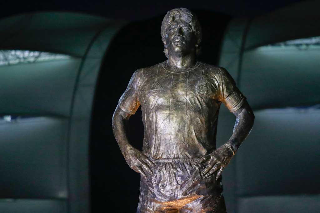 Timnas Argentina memberikan penghormatan setinggi-tingginya kepada ikon sepakbola Diego Armando Maradona sebelum melakoni laga melawan Chile pada kualifikasi Piala Dunia 2022 di Stadion Estadio Unico Madre de Ciudades, Santiago del Estero, Jumat, 4 Juni 2021 WIB.