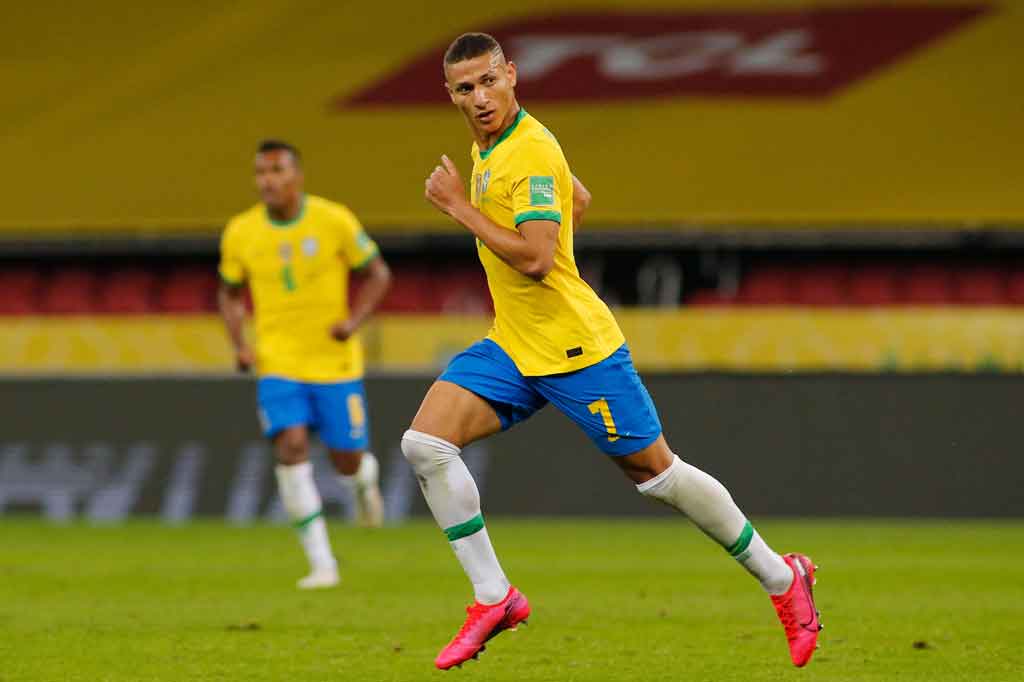 Selecao akhirnya berhasil memecah kebuntuan pada menit ke-65 lewat Richarlison menyelesaikan umpan matang dari Neymar.