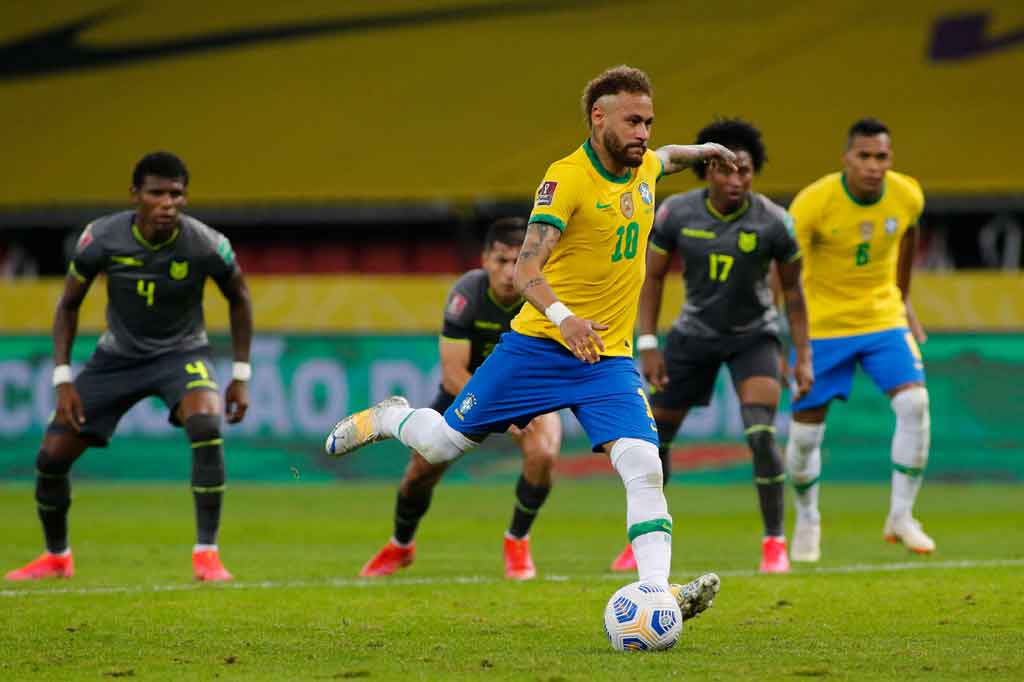 Pada masa injury time tuan rumah mendapat hadiah penalti setelah Gabriel Jesus dilanggar Alexander Dominguez di kotak terlarang. Neymar sukses mengonversinya menjadi gol, untuk membuat Brasil meraih kemenangan dengan skor akhir 2-0.