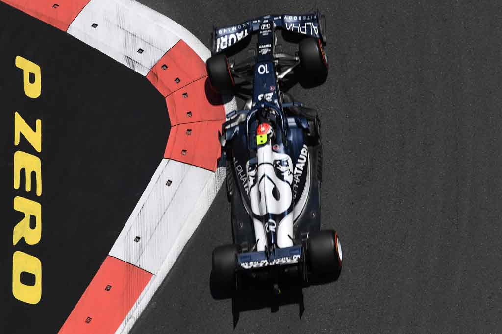 Pierre Gasly membawa AlphaTauri ke puncak catatan waktu tercepat sesi latihan bebas ketiga Grand Prix Azerbaijan pada Sabtu, 5 Juni 2021. Gasly mengalahkan Sergio Perez yang tampil tercepat pada hari sebelumnya.
