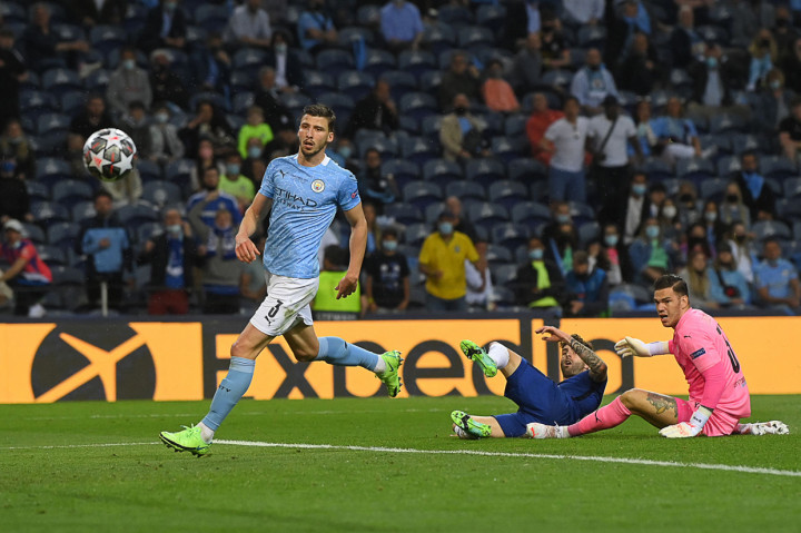 Dia tampil 32 kali dengan torehan satu gol di Premier League dan berandil dalam lahirnya 15 clean sheet ketika bermain. Ruben Dias, bersama John Stones, jadi alasan mengapa gawang City cuma kebobolan 32 gol dari 38 pekan.