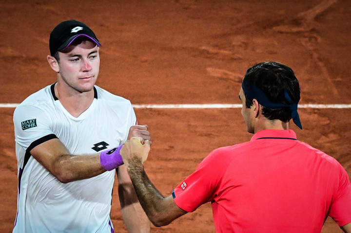Federer sendiri baru bisa menyusul Nadal dan Djokovic usai mengalahkan Domink Koepfer. Tak seperti Nadal dan Djokovic yang melaju dengan mulus ke babak 16 besar, petenis asal Swiss itu sempat kesulitan menghadapi Koepfer.