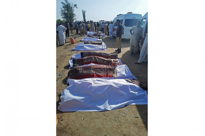 Dari sekitar 1.100 penumpang yang berada dalam dua kereta, Abdullah mengatakan sejauh ini ada 30 orang yang tewas.
