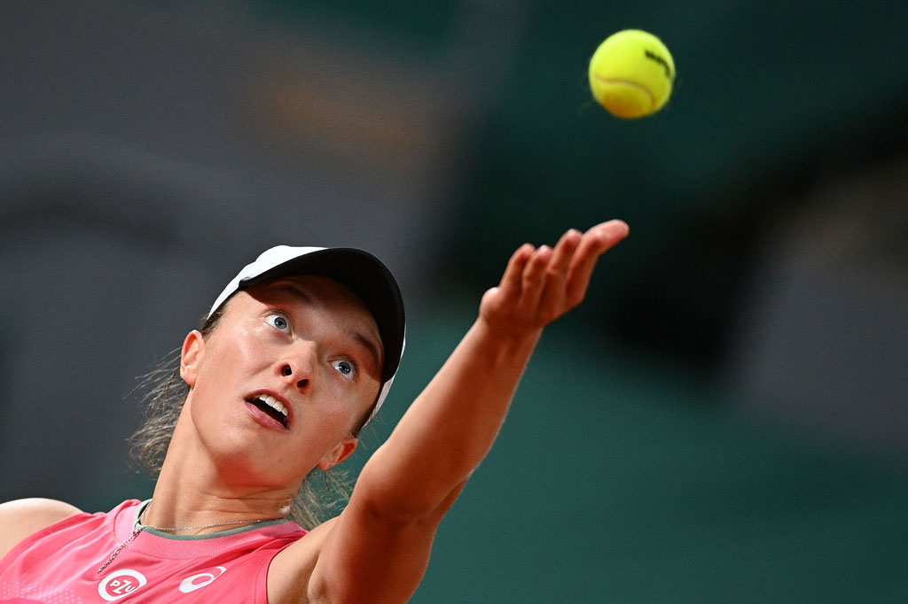 Swiatek sedang berupaya untuk menjadi petenis putri pertama yang bisa mempertahankan gelar Roland Garros sejak Justine Henin yang memenangi turnamen tiga kali beruntun dari 2005 hingga 2007.
