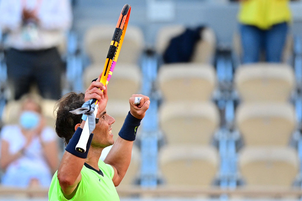 Rafael Nadal mencapai perempat final Prancis Terbuka untuk ke-15 kalinya pada Selasa, 8 Juni 2021 WIB. Nadal meraih kemenangan tiga set langsung atas petenis Italia Jannik Sinner.
