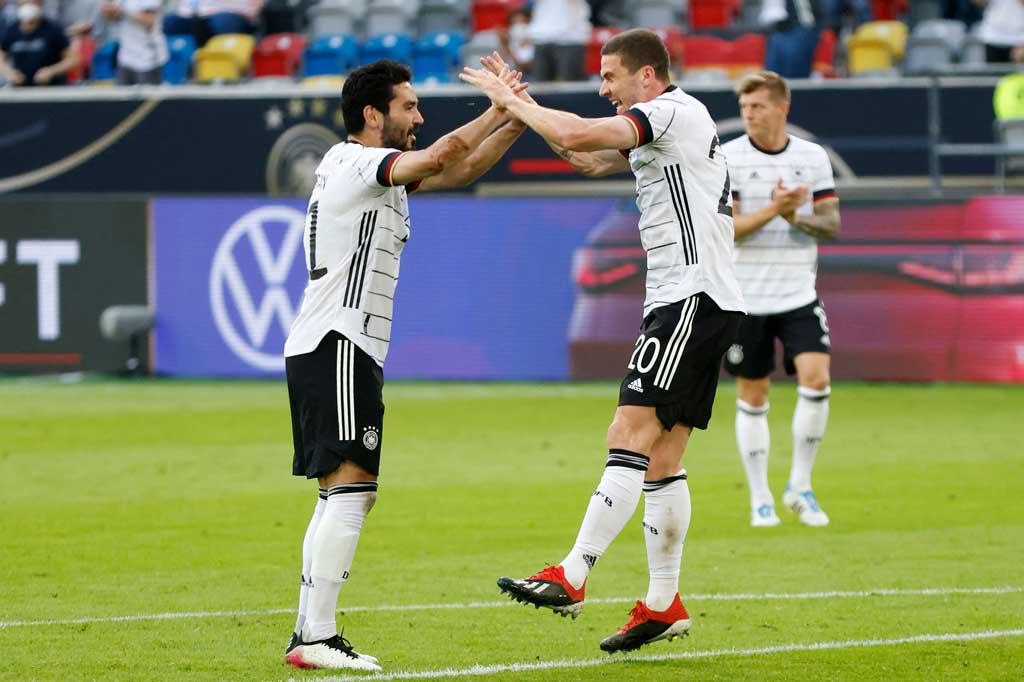 86 detik kemudian Ilkay Gundogan mencetak gol kedua untuk tuan rumah. Sepakan melengkung Gundogan dari luar penalti gagal dibendung kiper tuan rumah.
