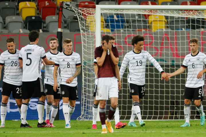 Jerman langsung merespon semenit kemudian lewat gol Leroy Sane menuntaskan umpan matang Mueller. Skor 7-1 bertahan hingga laga usai.