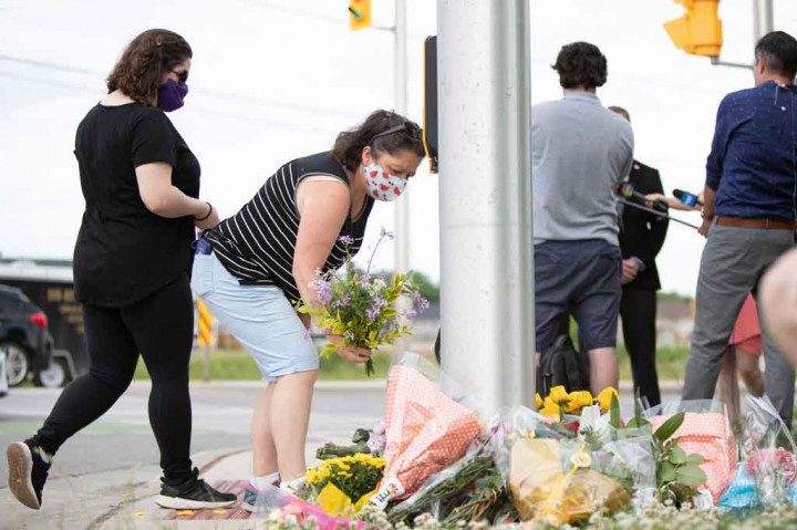 

Seorang pria yang mengendarai truk pikap menabrak dan membunuh empat anggota keluarga Muslim di selatan Provinsi Ontario, Kanada, Minggu, 6 Juni 2021 malam waktu setempat. Polisi menyatakan bahwa serangan tersebut direncanakan.