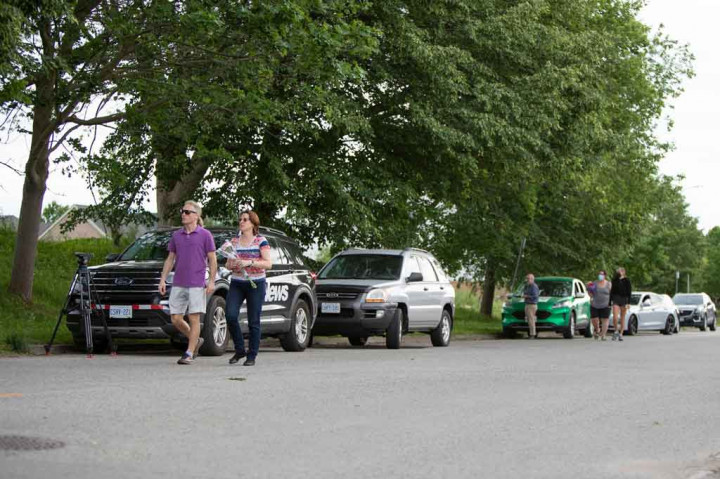 Diidentifikasi sebagai Nathaniel Veltman, tersangka telah didakwa dengan empat tuduhan pembunuhan tingkat pertama dan satu tuduhan percobaan pembunuhan.