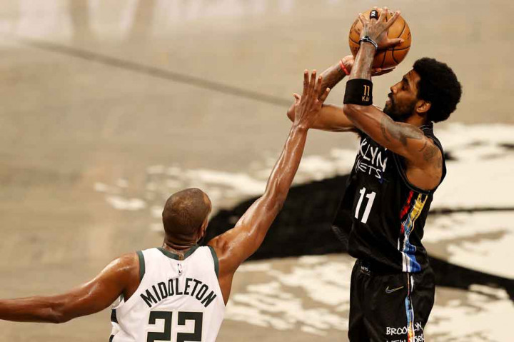 Kyrie Irving menyumbangkan 22 poin setelah memasukkan 9 dari total 17 lemparan dan enam assist untuk Nets yang membukukan efektivitas lemparan 52,1 persen dan mencetak rekor lemparan tiga angka terbanyak untuk tim ini dengan 21 lemparan tiga angka.