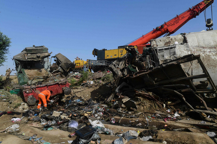 Korban jiwa akibat tabrakan dua kereta api di Pakistan terus bertambah. Hingga kini, tercatat 63 orang meninggal dalam tabrakan kereta di bagian terpencil provinsi Sindh tersebut.