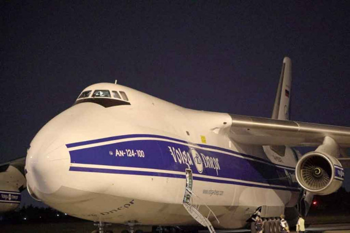 Pesawat kargo Antonov 124-100 mendarat mulus di Bandara Sultan Mahmud Badaruddin (SMB) II, Palembang, Sumatra Selatan, Senin 7 Juni 2021 malam WIB.