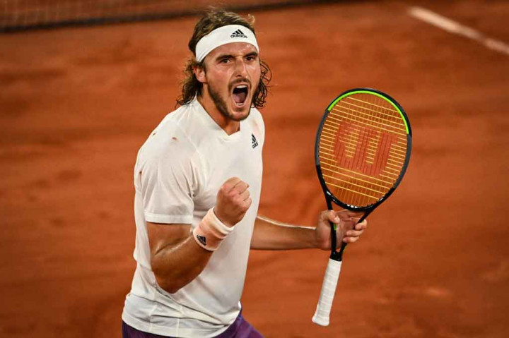 Unggulan kelima asal Yunanni tersebut menang 6-3, 7-6 (7/3), 7-5 dan akan menghadapi petenis Jerman Alexander Zverev untuk memperebutkan satu tempat di final hari Minggu, 13 Juni 2021.
