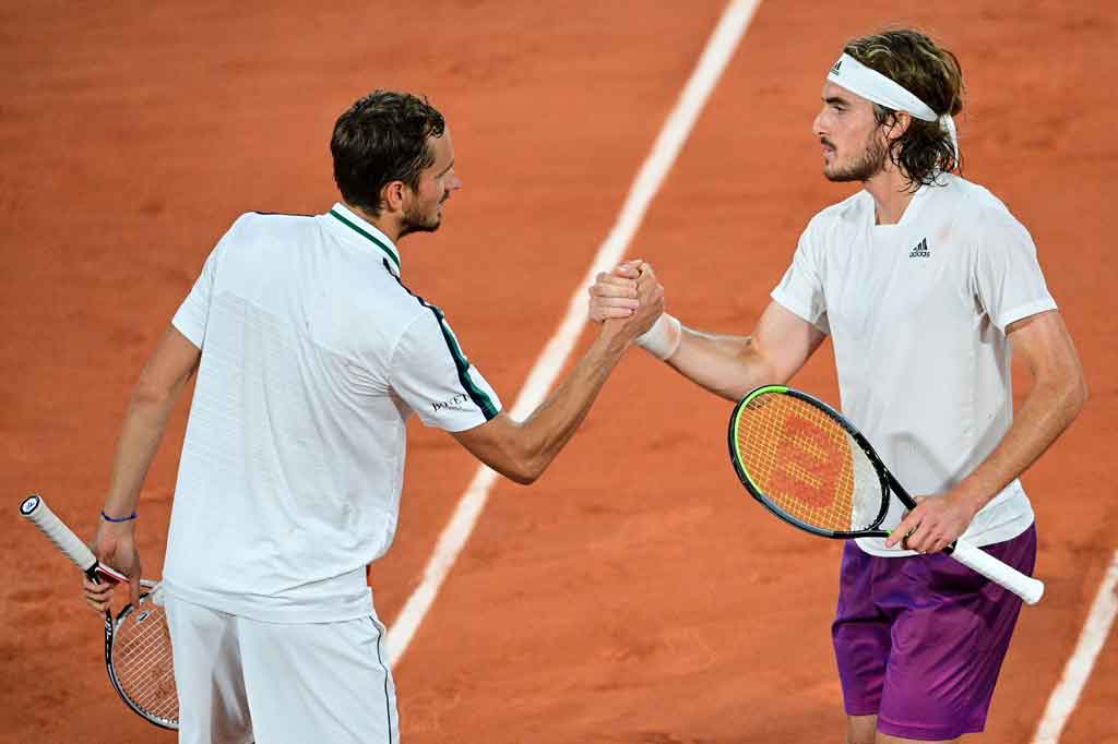 Ini merupakan kemenangan kedua Tsitsipas atas Medvedev dalam delapan pertemuan terakhir mereka.